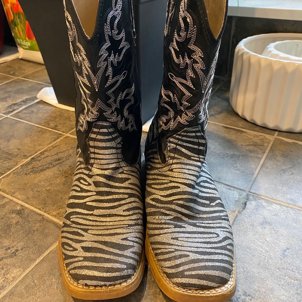 Girls cowgirl boots